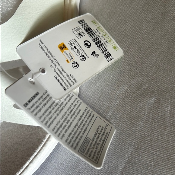 White Contemporary Sandals with H-Strap Design - Picture 10 of 10